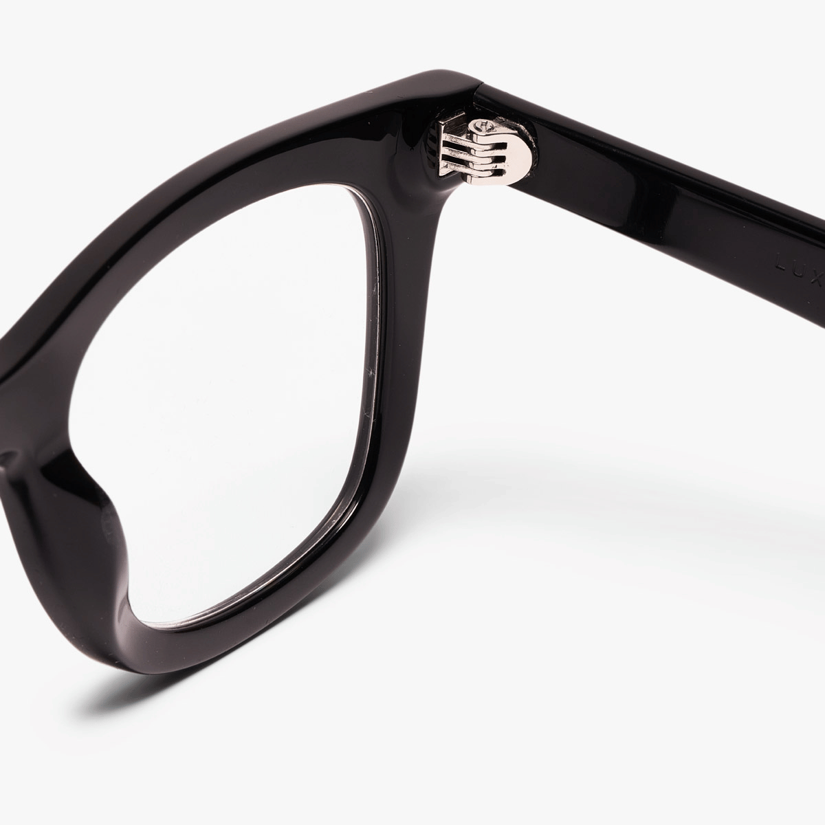 Luxreaders stylish Men's Samsø Black Reading glasses. Made from Bio-acetate in a Square shape.