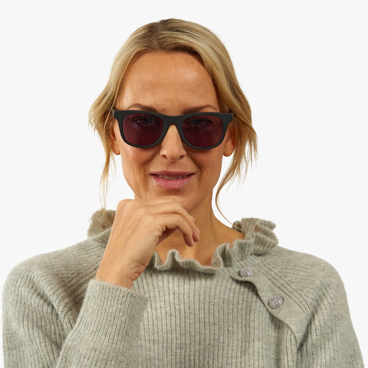 Luxreaders stylish Malmö Black Sunglasses. Made from Acetate in a Square shape.