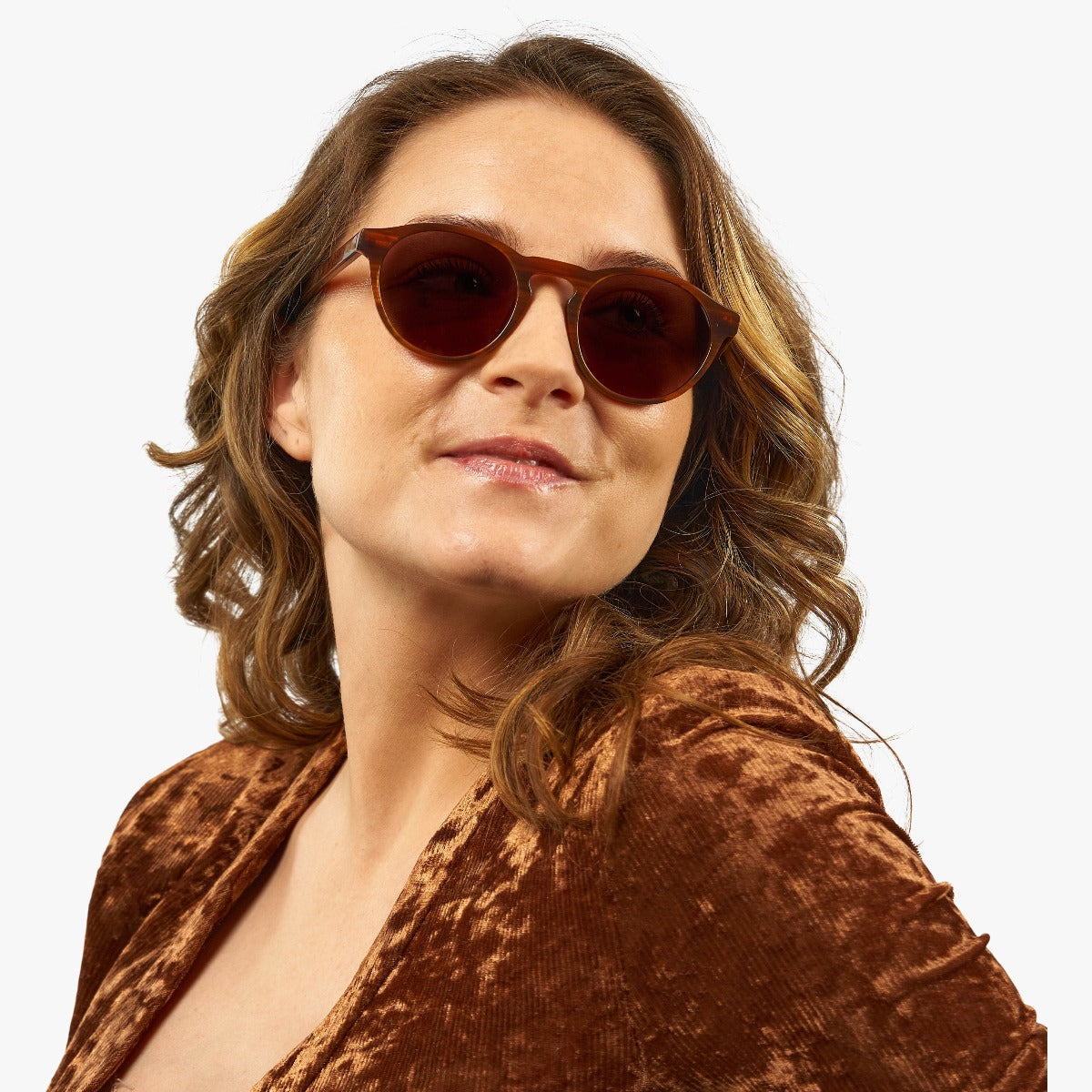 Luxreaders stylish Women's Trondheim Shiny Walnut Sunglasses. Made from Acetate in a Round shape.