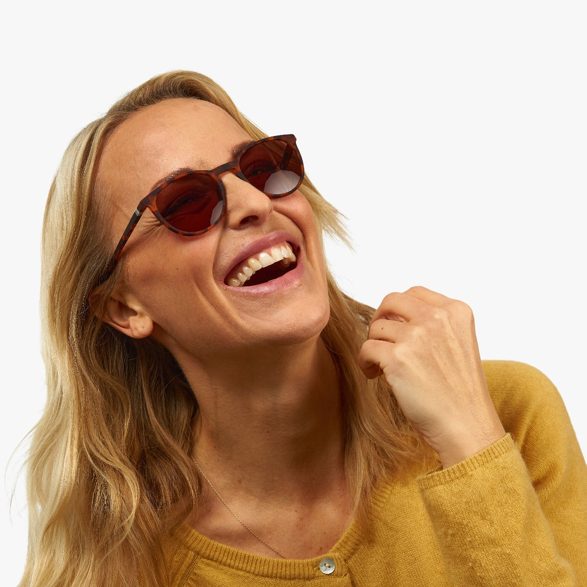 Person wearing Stockholm Turtle reading glasses with tortoiseshell frames